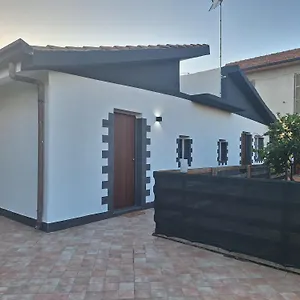 Casa vacanze Airport House, Aeroporto di Catania Fontana Rossa